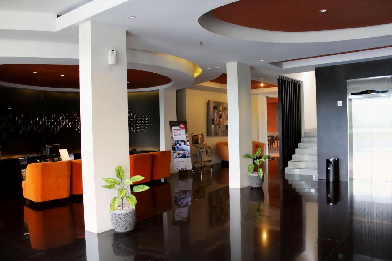 100 Sunset Kuta Hotel & Ballroom Kuta Lombok Exterior foto
