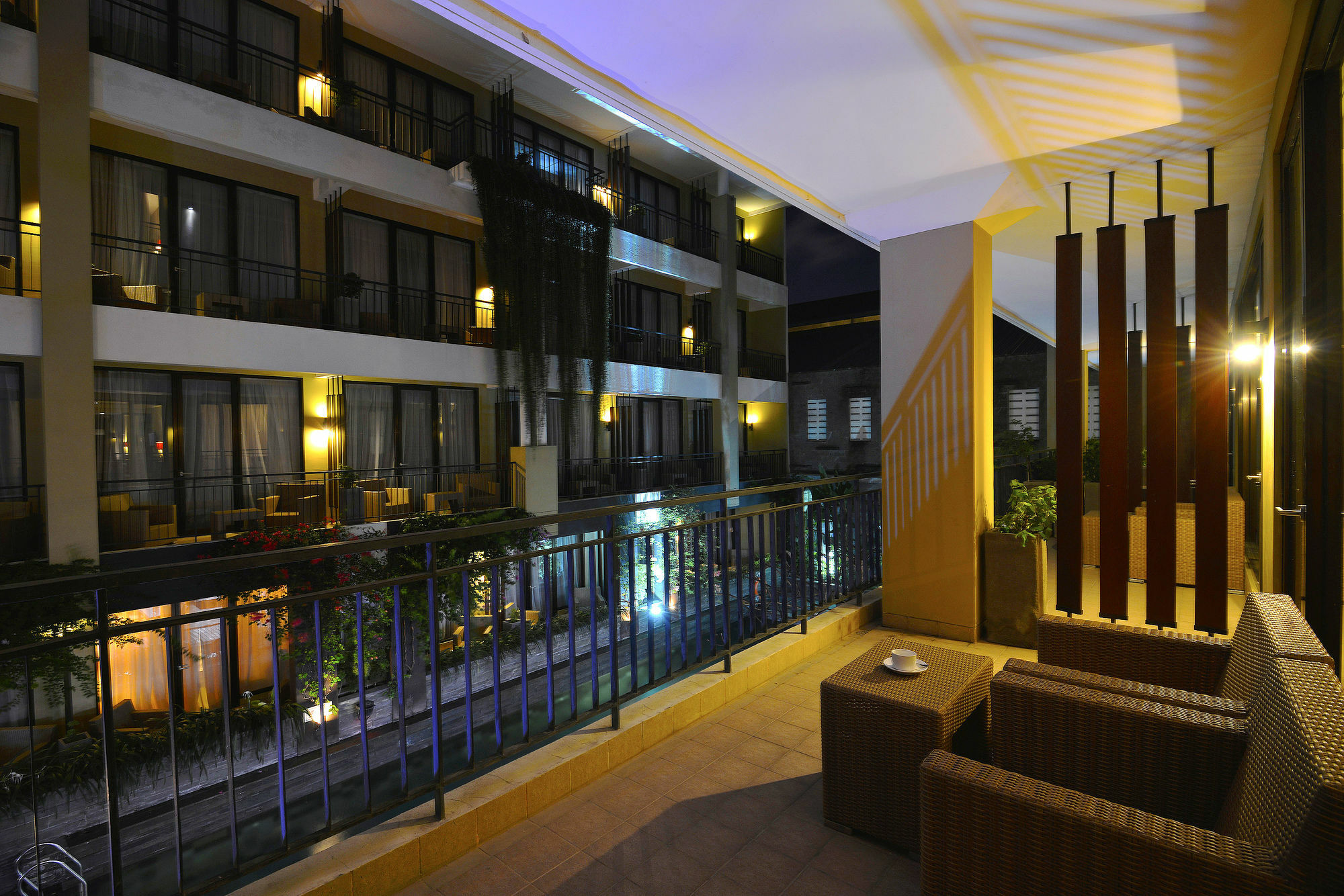 100 Sunset Kuta Hotel & Ballroom Kuta Lombok Exterior foto
