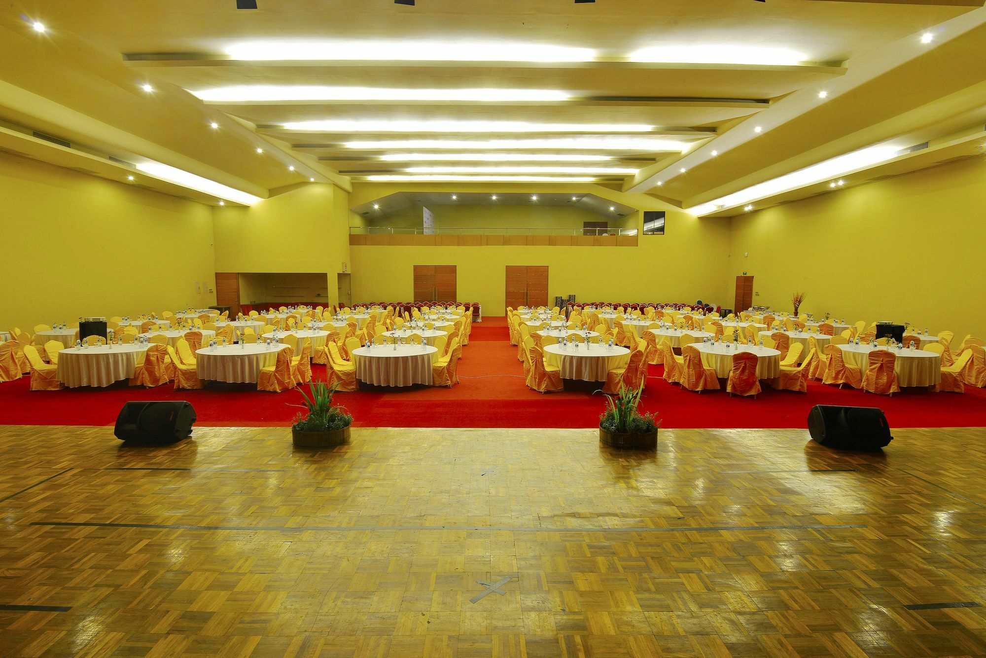 100 Sunset Kuta Hotel & Ballroom Kuta Lombok Exterior foto